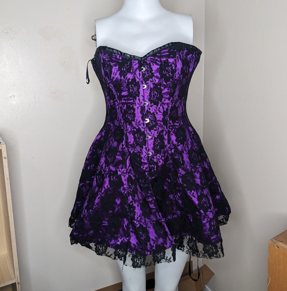 Vintage Corset Dress - Picture 8 of 12